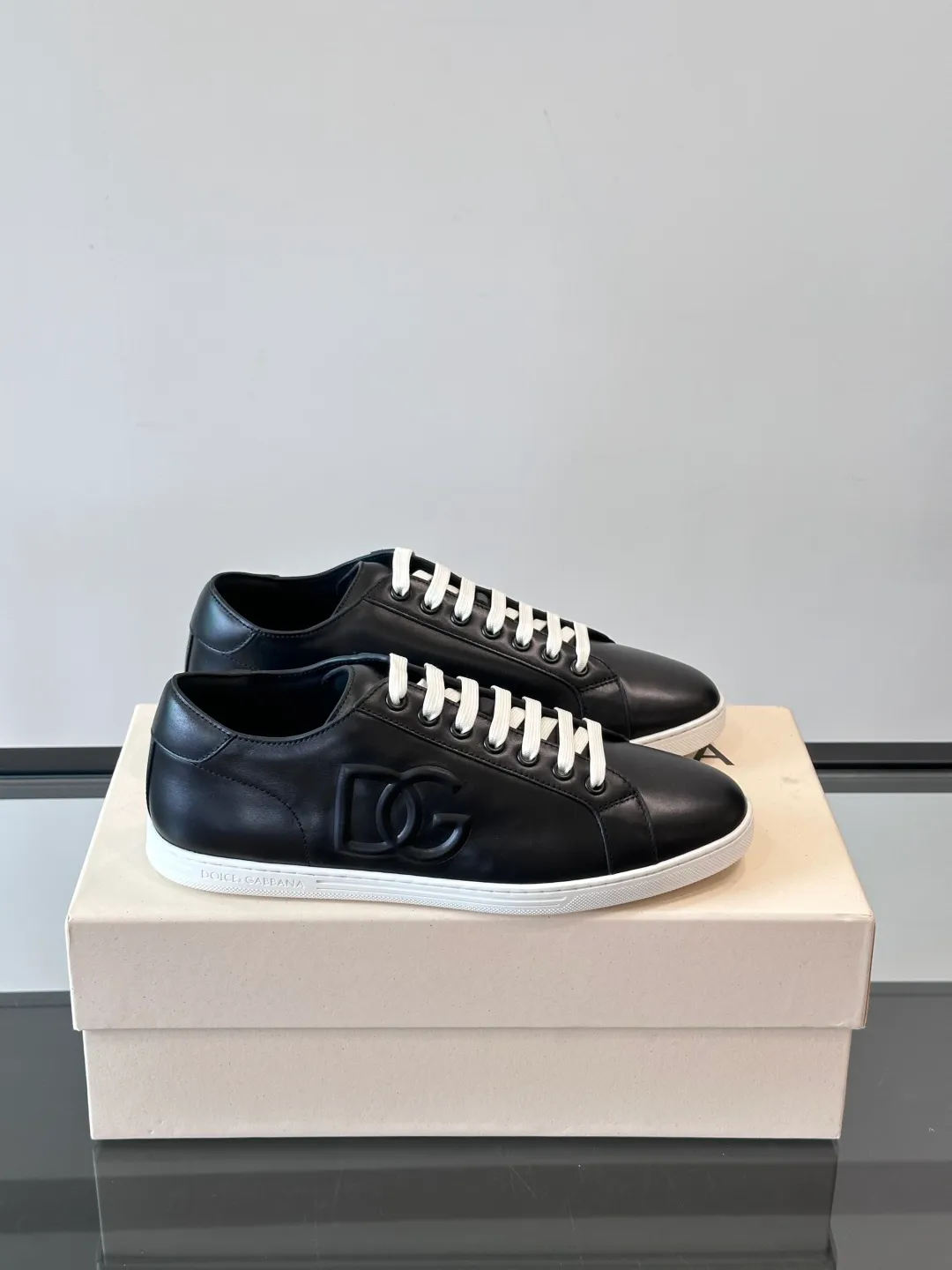 Men's shoes 💰p400 "DG" Dolce & Gabbana fashion casual shoes, high-end boutique men's casual sports shoes! Imported first layer cowhide. The contrasting color design attracts the eye, and the brand logo decoration on the tongue is exquisite and luxurious, super A level! Compared with the genuine product at the counter, the version is no worse at all! size: 38-44 (45 customized)
